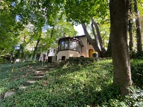 Building Photo - 2076 Iuka Ave