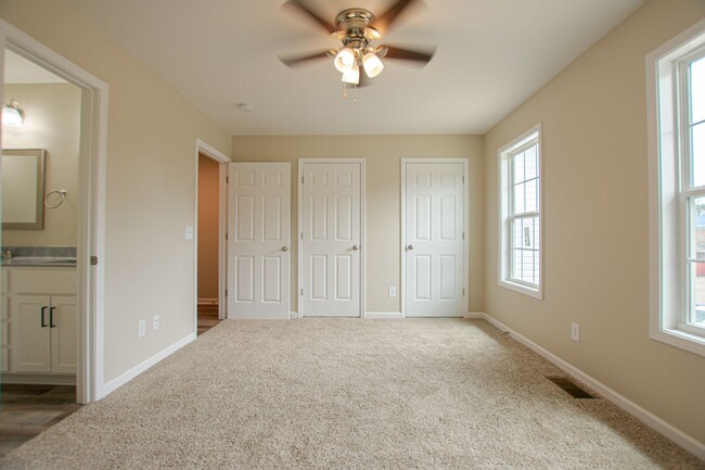 Building Photo - Pet Friendly Two Bedroom!