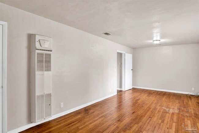 Building Photo - 2802 W Gonzalez St