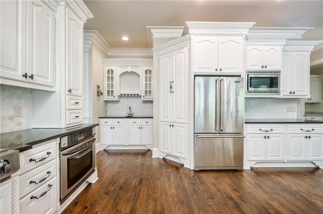 Building Photo - 105 Chablis Ct