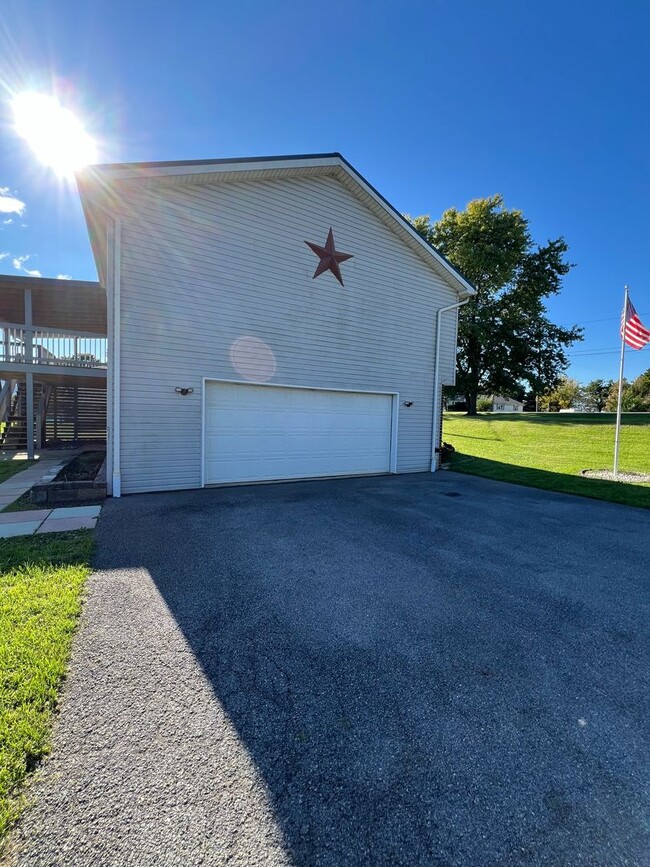 Building Photo - 3 bedroom 2 bathroom Home In Shippensburg PA!