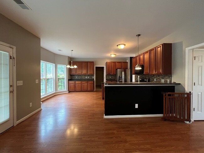 Building Photo - 570 Batty Way