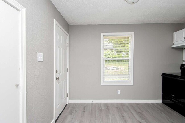 Building Photo - For Rent: Spacious Studio with 2 Baths in ...