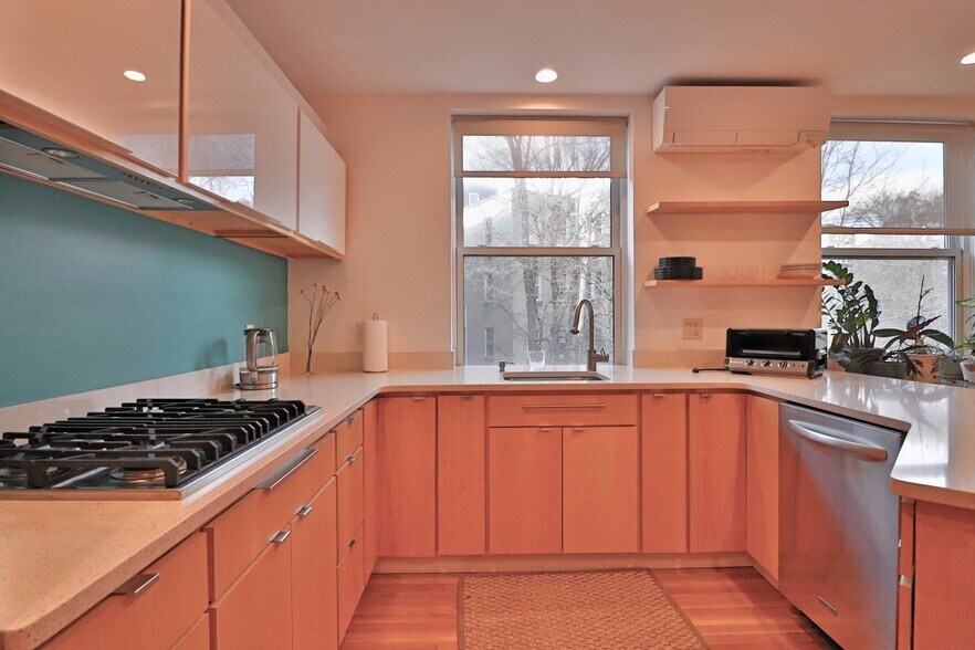 Building Photo - 143 Beaconsfield Rd