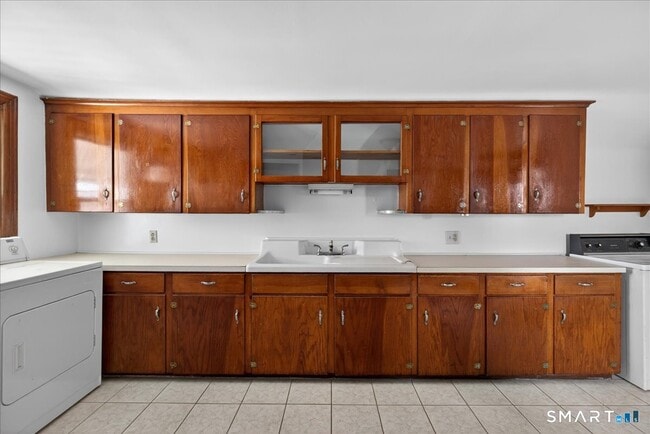 Building Photo - 253 Olivia St