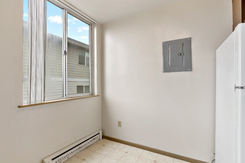 Building Photo - 5515 15th Ave NE