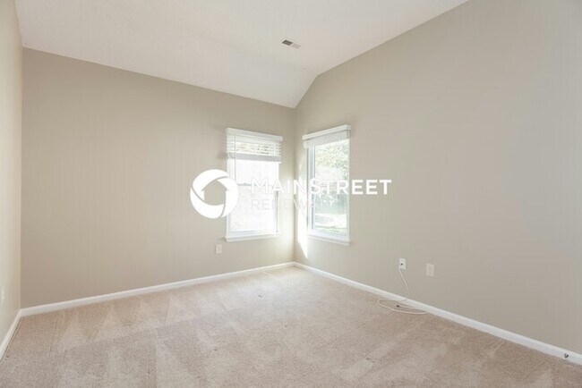 Building Photo - 4 Bedroom Pet-Friendly Home in Charlotte, NC with Main Street Renewal