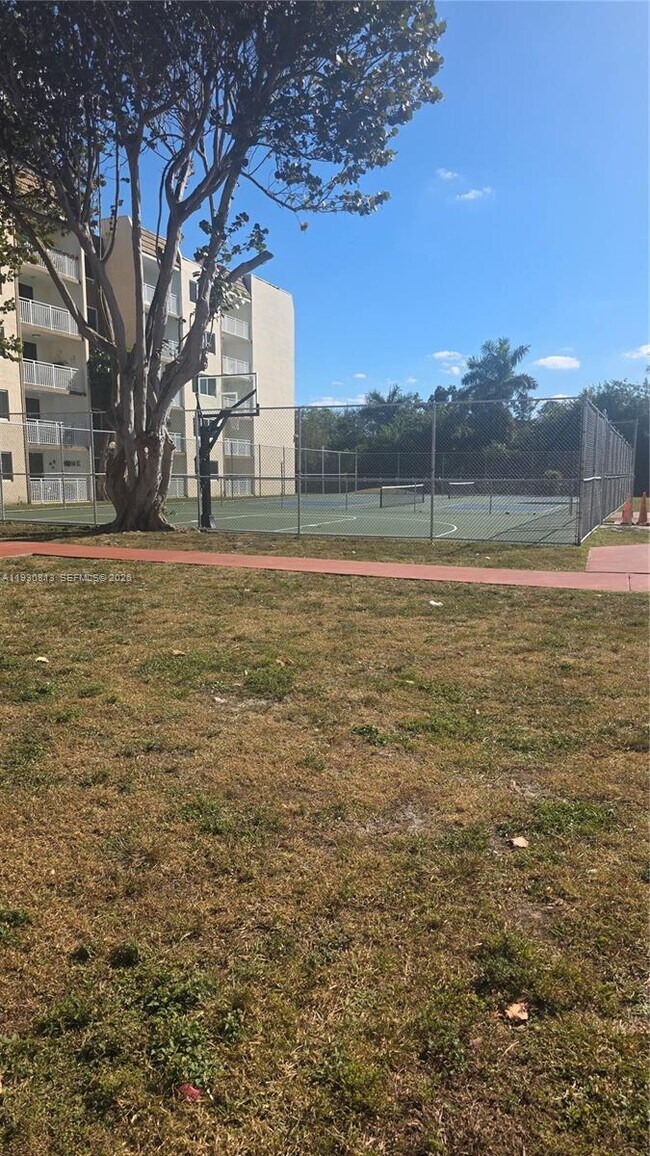 Building Photo - 6930 Miami Gardens Dr