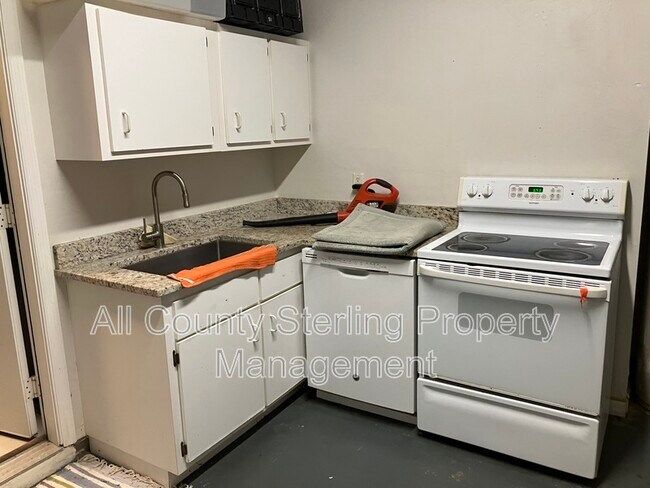 Building Photo - 4700 SW Archer Rd