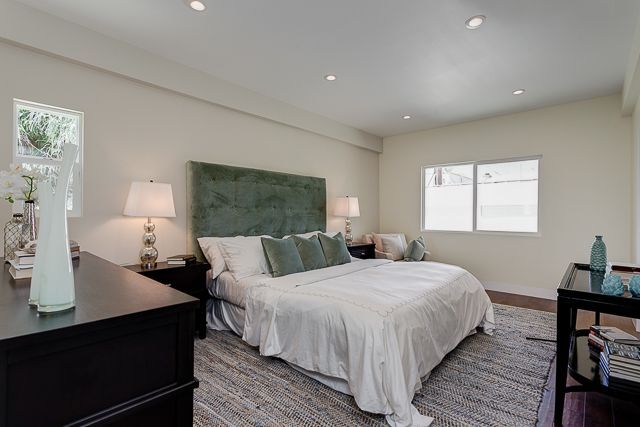 Building Photo - 831 S Curson Ave