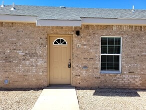 Building Photo - LUXURY LARGE UNIT IN EAST CLOVIS