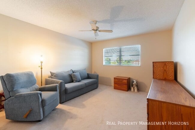 Building Photo - 4813 Independence Dr