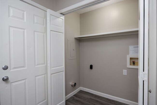 Building Photo - 2BR Units in Gonzales  $975