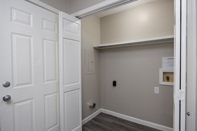 Building Photo - 2BR Units in Gonzales