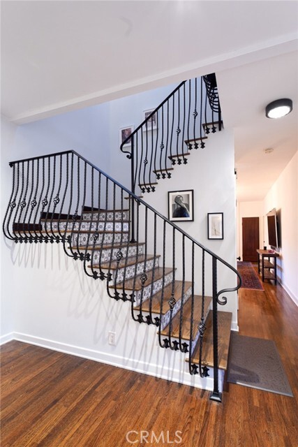 Building Photo - 1949 N Catalina St