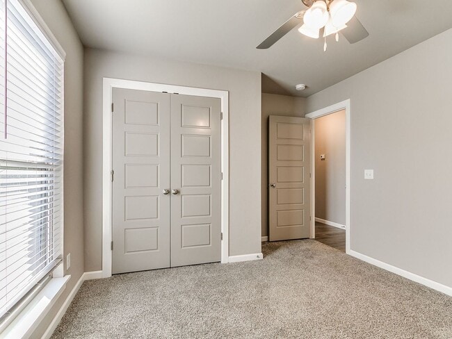 Building Photo - 3 bedroom, 2 bathroom, 2 car garage