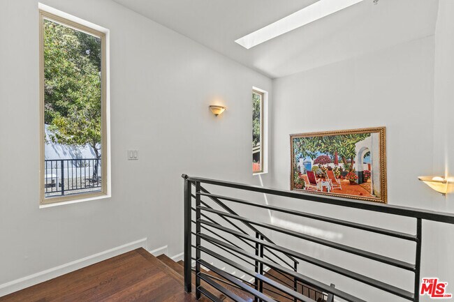 Building Photo - 2619 Rinconia Dr