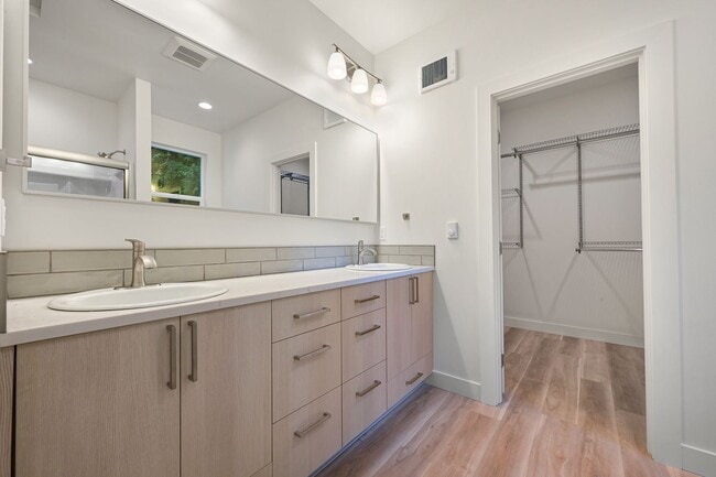 Building Photo - Modern 3BD/2.5BA Home in Sudden Valley – B...