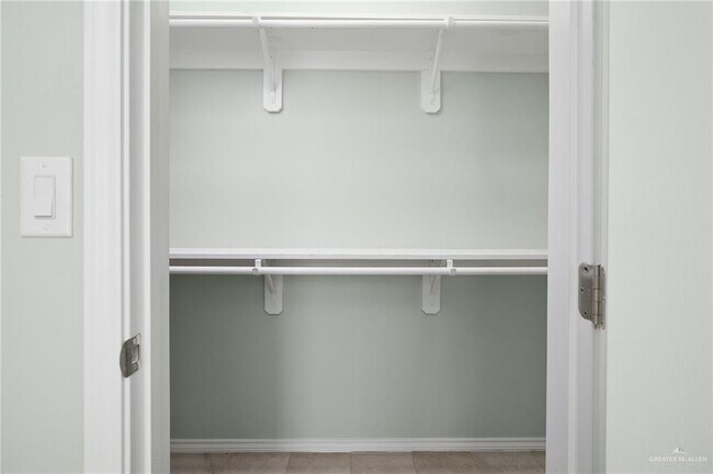 Building Photo - 14 E Mahl St