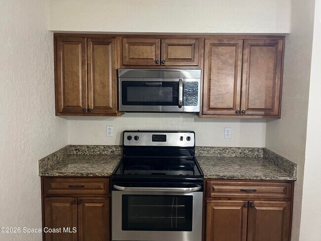 Building Photo - 1721 Las Palmos Dr