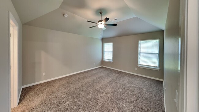 Building Photo - Luxury 4 Bedroom 2 Bathroom Home in Norman Schools (Cedar Lane Community) (Neighborhood Pool and ...