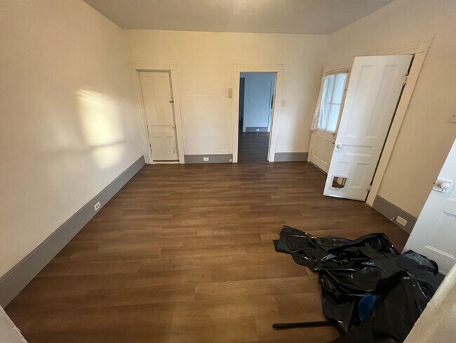 Building Photo - 329/331 N Lincoln