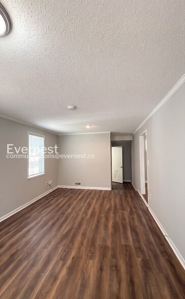 Building Photo - 733 Glen Ridge Dr