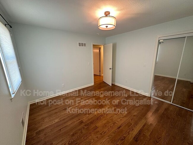 Building Photo - 6119 Cottonwood Dr