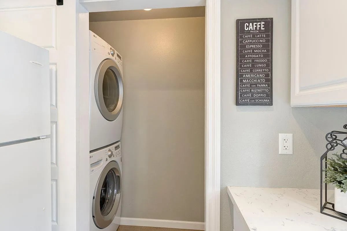 IN-UNIT washer & dryer - 14 Coventry Ln