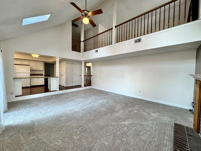 Building Photo - Golf Course Lot!! 4-Bedroom Home in Cypress Point!! Fenced Backyard & Dog Friendly!