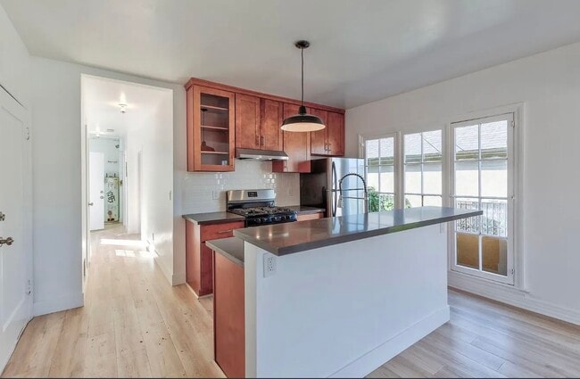 Building Photo - 1704 Miramar St