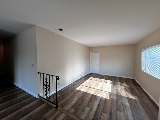 Building Photo - East Petaluma Four Bedroom Home