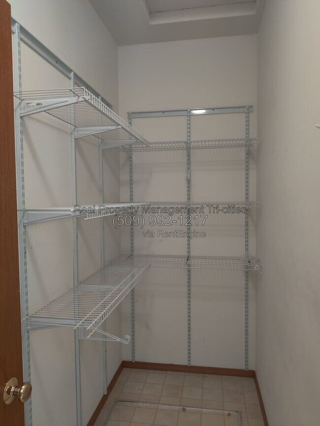 Building Photo - 2650 Sandstone Ln