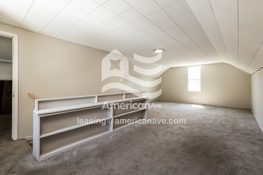 Building Photo - 12400 Duchess St