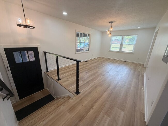 Building Photo - 139 Ingleside Dr