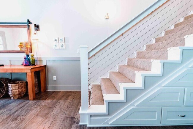 Building Photo - 406 NW Retreat Ln