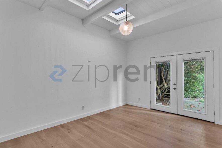 Building Photo - 1242 Francisco St