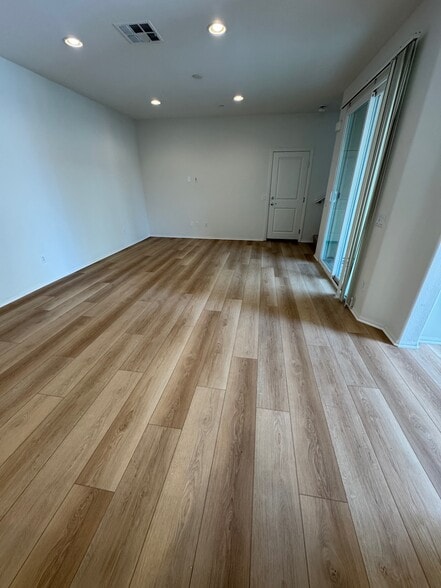 Building Photo - 523 Pioneer St