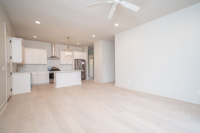 Building Photo - 3BR/3BA For Rent