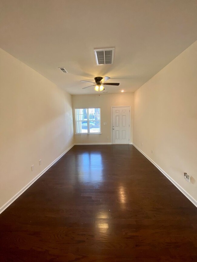 Building Photo - 3BR/2.5 BA Townhouse in McDowell Crossing