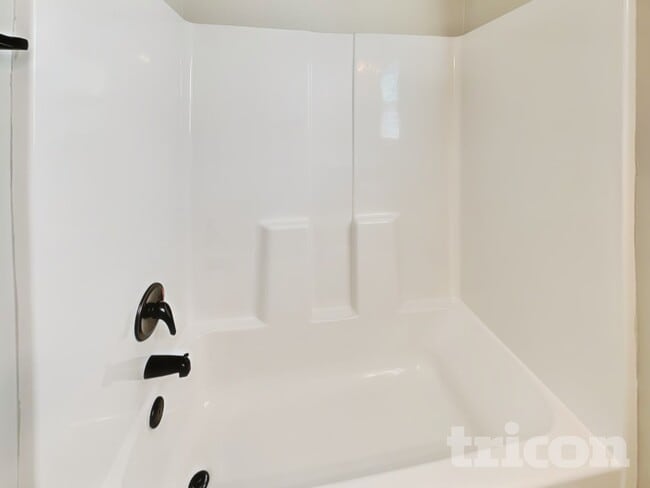 Building Photo - 111 Brookhaven Dr