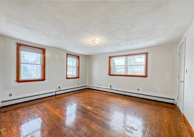 Building Photo - 117 Central St