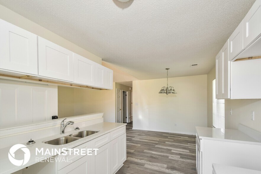 Building Photo - 2835 Heatherglen Cove W