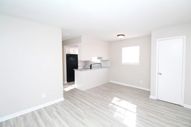 Building Photo - 10151 Guidy Ln