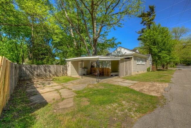 Building Photo - Move-In Special: Qualified Tenants Get 50%...