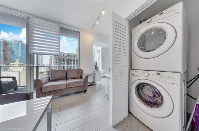 Building Photo - 151 SE 1st St