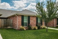 Building Photo - Three bedroom townhome in Tradewinds