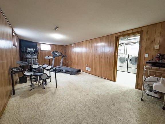 Building Photo - 525 Maple Ln