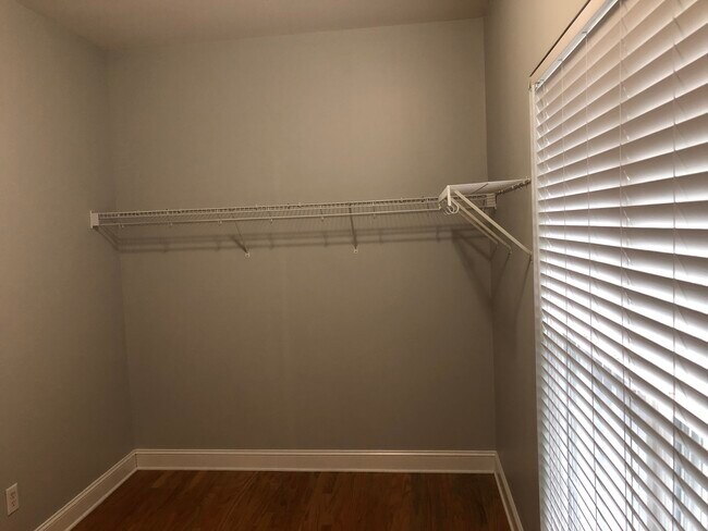Building Photo - 9719 Glen Eden Ct
