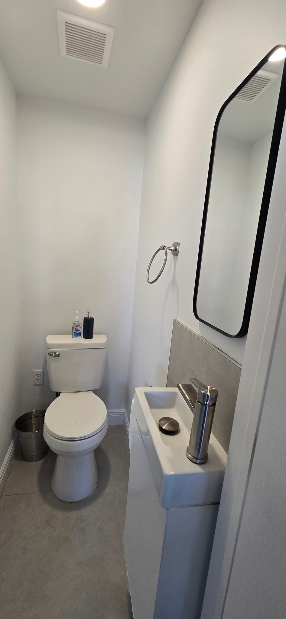 Half bath for guests - 2945 NE 185th St